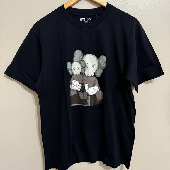 KAWS x Uniqlo Companion Limited Exclusive UT Graphic Black T-Shirt Mens NEW - Picture 1 of 7